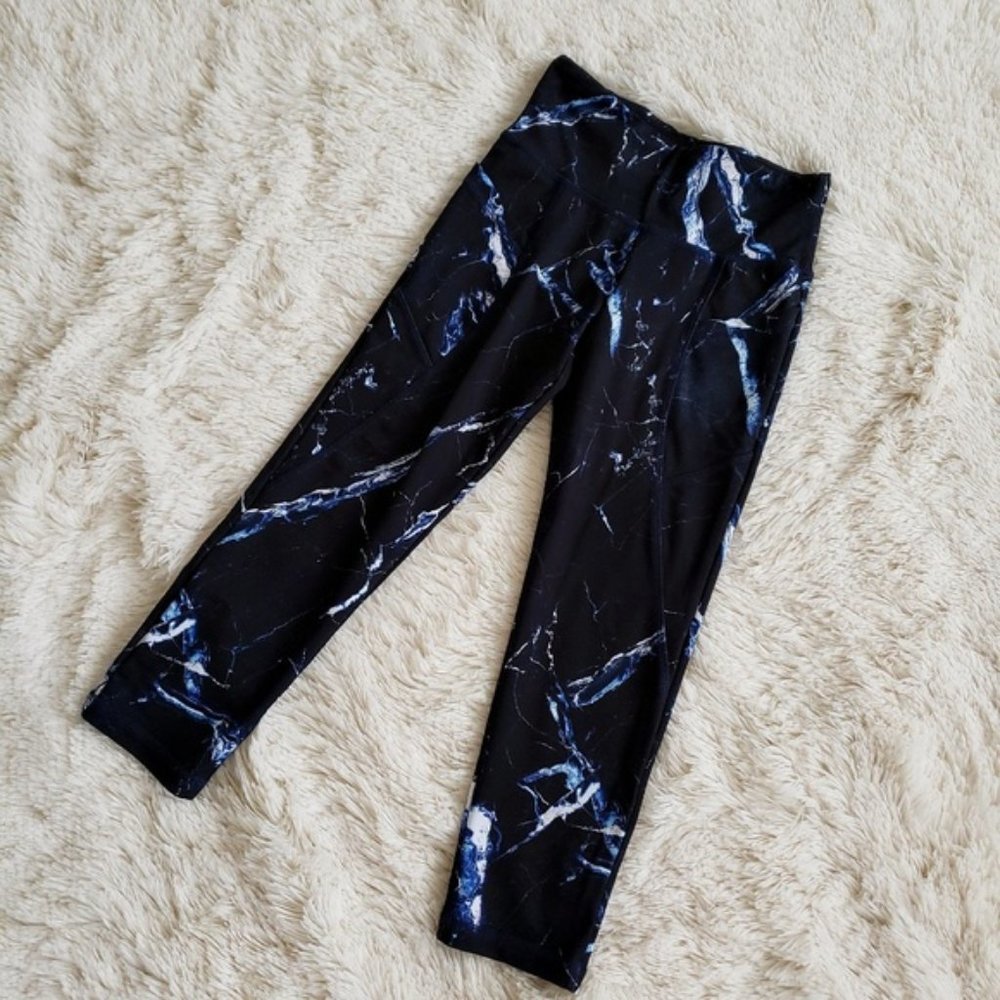 Strut This black and blue marble leggings